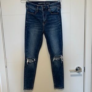 American Eagle | Super High Rise Distressed Jegging